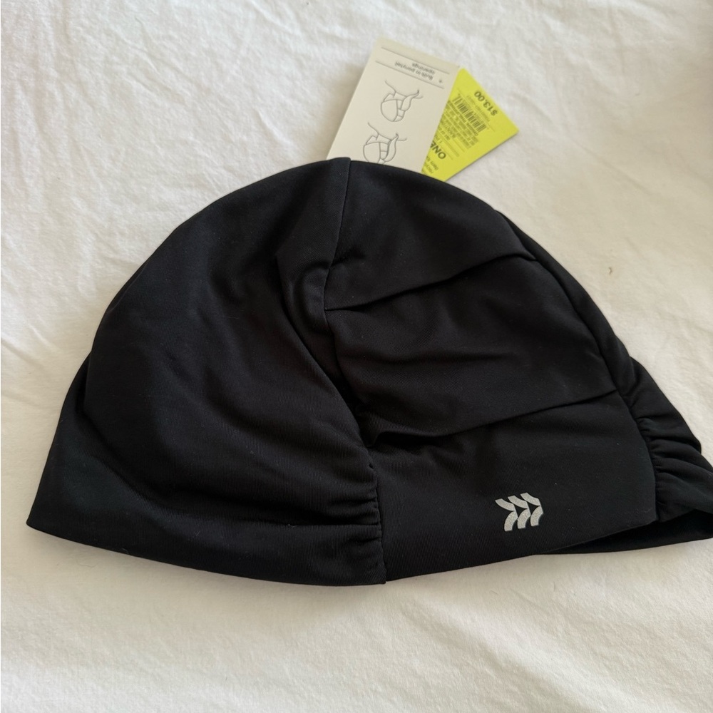 NWT Black reversible beanie